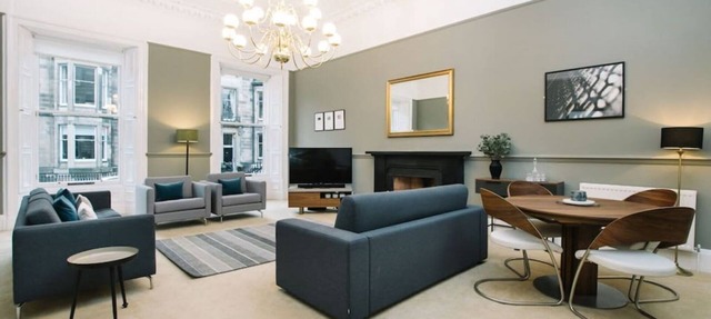 Luxury Flat with Parking in West End in Edinburgh