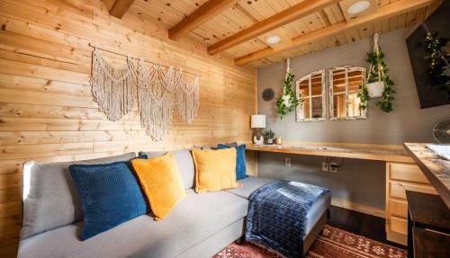 Luxury Glamping Tiny Haven, Firepit & Grill in Woodland Park