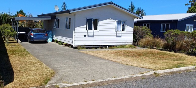 Macks Alpine Chalet with Spa Pool, Bike Shed, Big Heat Pump, Carport. in National Park