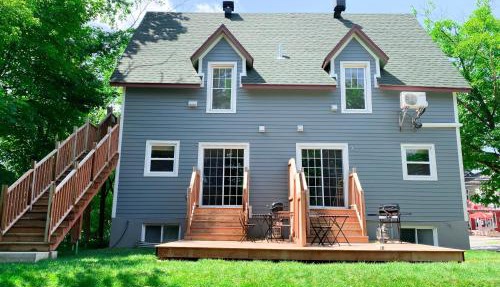 Maison Bleue in Hudson