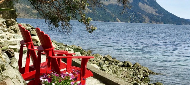 Maple Bay beachfront suite, just steps to your private beach patio in Duncan