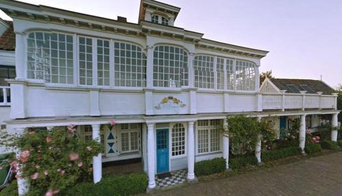 Meeuwen Manor in Edam