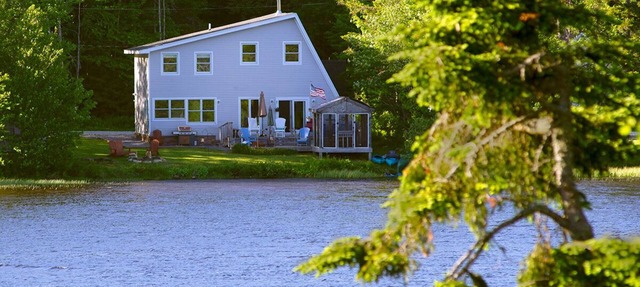 Meme's High Mountain Lake House in Woodford