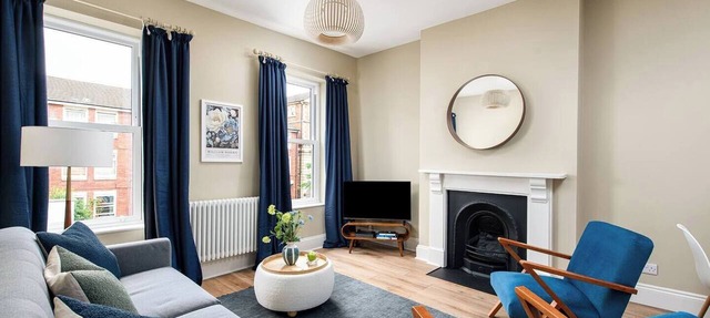 Modern 2BR Flat | Walk to Clifton | Free Parking in Bristol