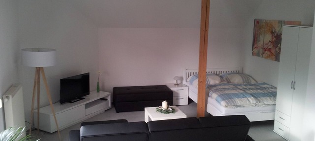 Modern, bright apartment with a view of the Wachsenburg on the Erfurter Kreuz/A4! in Neudietendorf