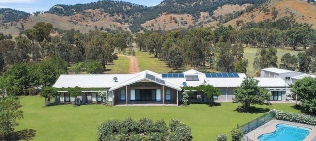 Modern Country Homestead with breathtaking rural views in MUDGEE