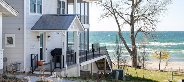 Modern Elegance on Lake Michigan in Macatawa