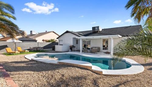 Modern Phoenix Home FREE Heated Pool in Phoenix