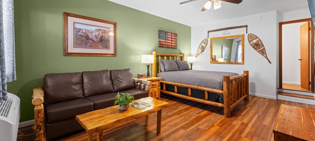 Morning Glory | Queen Suite for 4 w/Sleeper Sofa in Sevierville