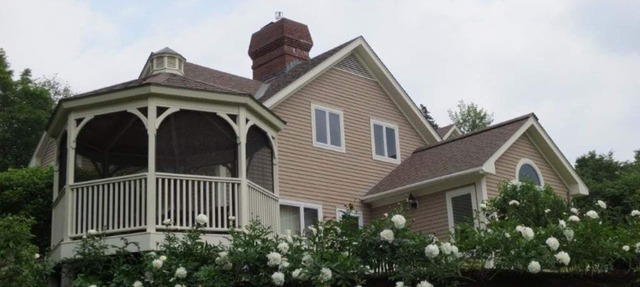 Mountain Falls: 5 br, fireplace, a/c, game room, hot tub! in Stowe
