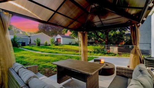 Movie Game Room & Fire Pit Luxury Spacious Home in Minneapolis