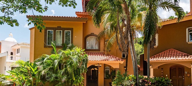 New Listing! SUPER PRICE 4 Bdrm quiet villa! 3 Min from the beach! in Playa del Carmen
