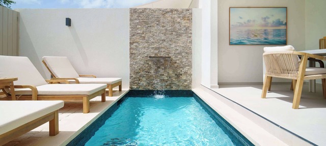New Stylish 3BR, Walk to Beach! Pool in Lower Carlton