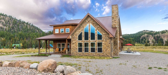 Newly Constructed Mtn Cabin | Hot Tub | Garage in South Fork
