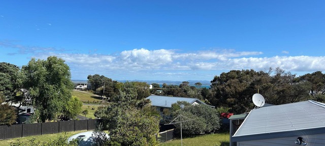 Ocean views, short walk to the beach. Close to the winery and great fishing. in Karikari Peninsula