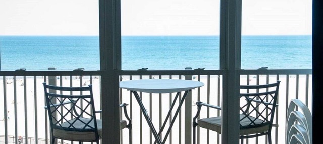Oceanfront - 4th floor - Million dollar view! in Hampton