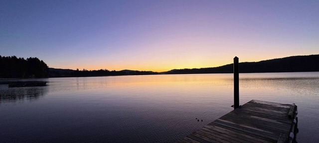 Oceanfront Studio :Ocean access, boardwalk, dock, BBQ, Kayaks & crab traps! in Sooke