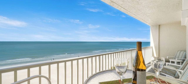 On the Beach *Top Floor* 3 BR 2 BA *Beautiful Direct Gulf of America View! in Redington Shores