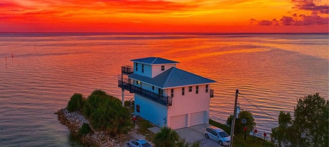 Optimystical Vista — Gulf-Front Escape with 270° Views & Elevator in Spring Hill