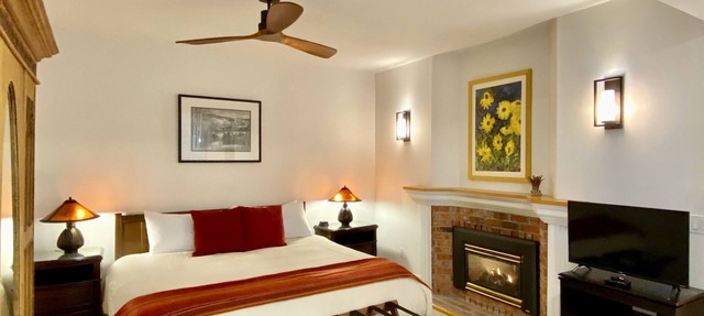 Otters Pond Bed & Breakfast in Eastsound