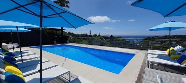 PALM BEACH SEA VIEWS AND A TOUCH OF LUXURY AWAITS in Palm Beach