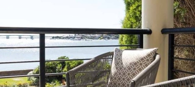 Panoramic views, 5-bedroom waterfront in Sylvania