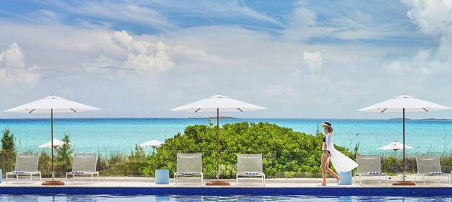 Peaceful Garden View Haven: Spacious Villas with Direct Snorkeling Access in George Town