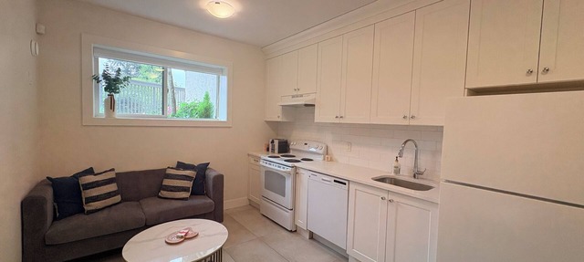 Peaceful Private Suite in Beautiful Home. 20 min to downtown in Burnaby
