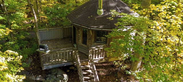 Perched yurt treehouse with skylights | Lodging #09 in Mont-Blanc