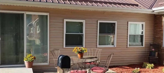 Pet-friendly 2 bedroom townhome in tranquil Bellevue in Bellevue
