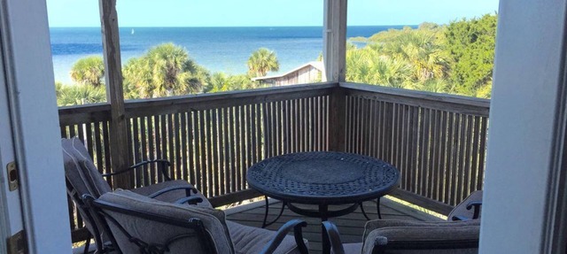 Pine island - Weeki Wachee Ocean View Home- Walk to Beach on secluded island in Weeki Wachee