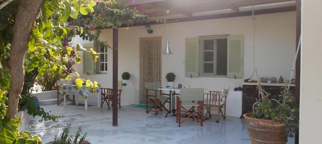 Potamida in Kamari