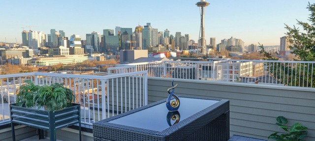 Premier Space Needle View - Walk Score 95 - Free Parking in Seattle