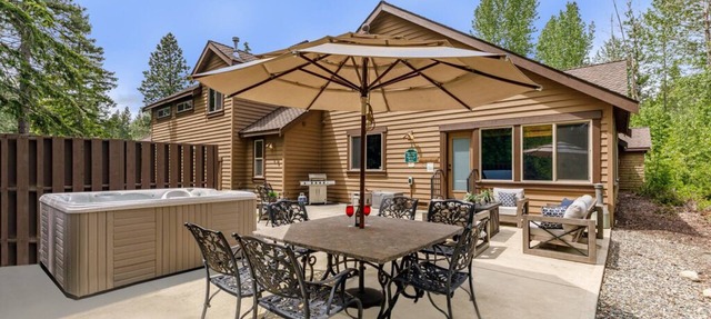 Private 5 Acre Mountain Escape + HotTub/Epic GmRm - 3 Night Savings in Ronald