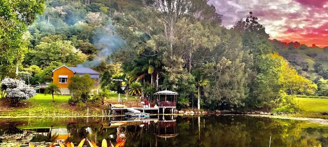 Private lakes/Gardens/Sunsets/Kayak/Fire pit/Gazebo on water/BBQ/Swim/EV charge in Cedar Pocket