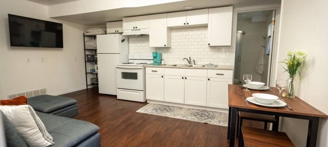 PRIVATE Main-Level Suite for Work & Play in Lethbridge