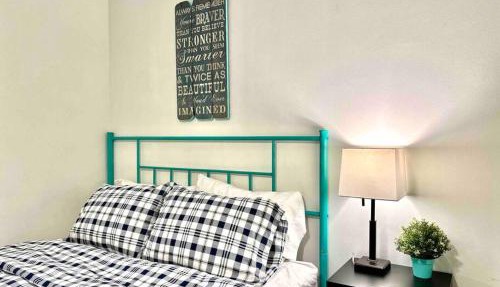 Private Room with Shared Bathroom on the 1st Floor 10 minutes walk to University of Washington in Seattle