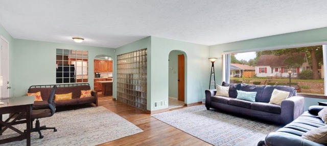 Quiet Comfy 2 BR Home In South Bend, Minutes From Notre Dame! Pet Friendly! home in South Bend