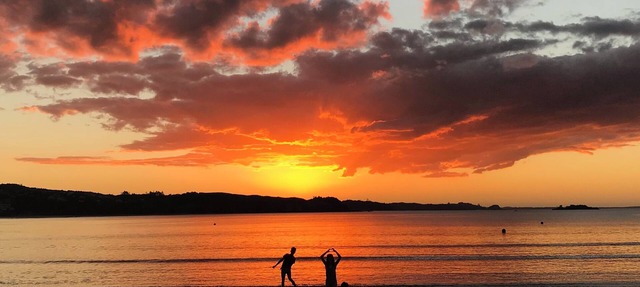 Quintessential Kiwi Bach on quiet end of blissful NZ Far North beach. in Coopers Beach