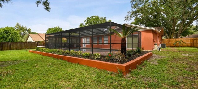 Red Royalty Pool, King Bed, Yard in Tampa