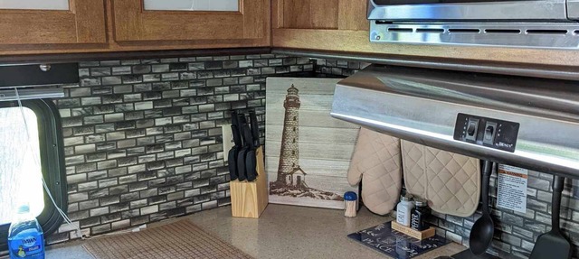 Relaxing 1 bedroom 2019 Camper beside the Seven River in Hayes