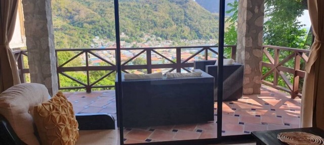 Relaxing Oasis w/Balcony | Breathtaking Views, Soothing Spa & Scenic Trails in Palmiste