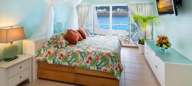 Relaxing Oceanfront 2BR Northshore Condo, Awesome snorkeling right in front! in Cozumel