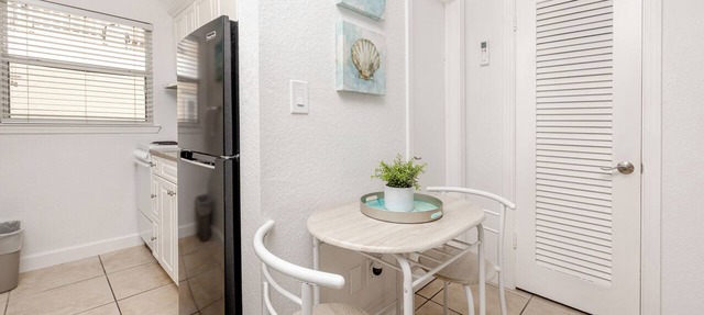Relaxing Stylish Coastal Studio Sunset Walks Ocean in Redington Shores