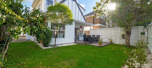 Remuera 3BR Elegance Home with Outdoor Living in Auckland Central Suburbs