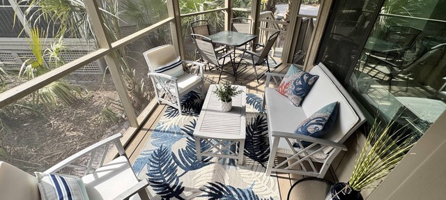 Renovated Night Heron | Walk to Beach | King Bed | Screened Deck | Pet-Friendly in Hilton Head Island