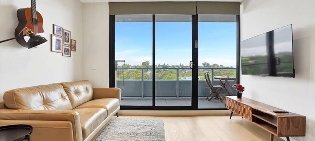 Richmond Heritage Executive Apt. for 2 w/parking in Richmond