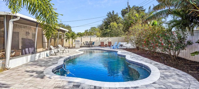 Riptide Resort- Coastal Poolside Escape! in St. Pete Beach