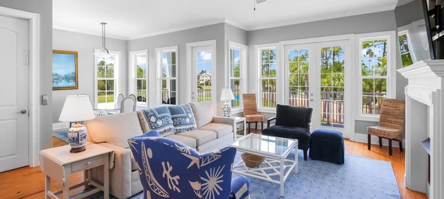 River Front Charming 3-bedroom house in brilliant St. Mary with Swimming pool in St. Marys