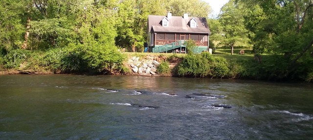 RiverFront, WI-FI/Cell, Pet Friendly, Folk School in Murphy